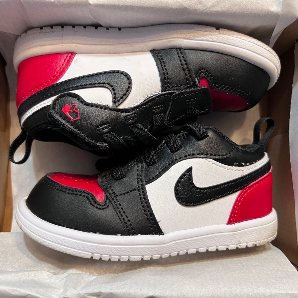 Jordan 1 low alt. Boys red and black size 8c with box B1G1 50% off